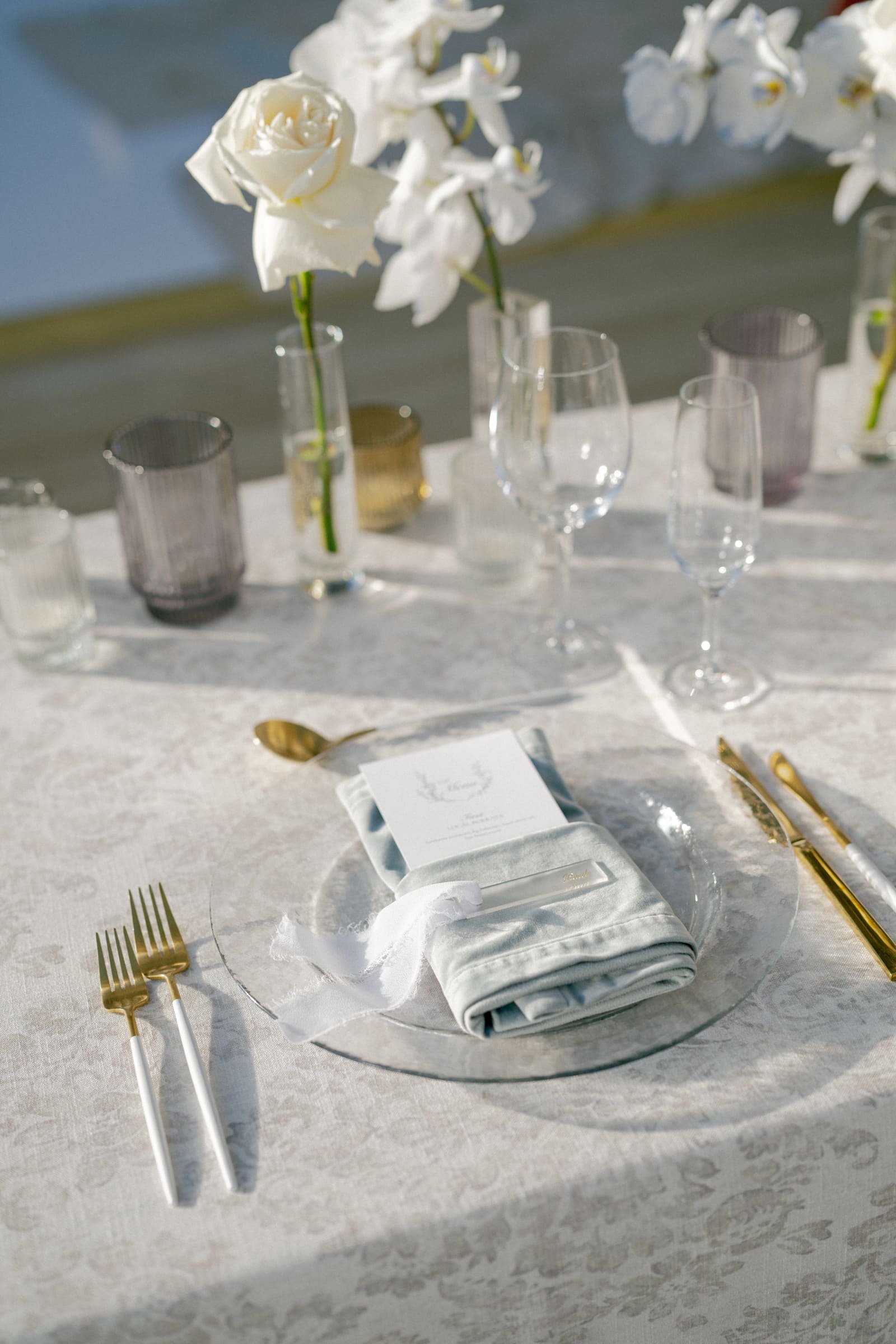 A reception table set with white florals overlooking the Utah mountains